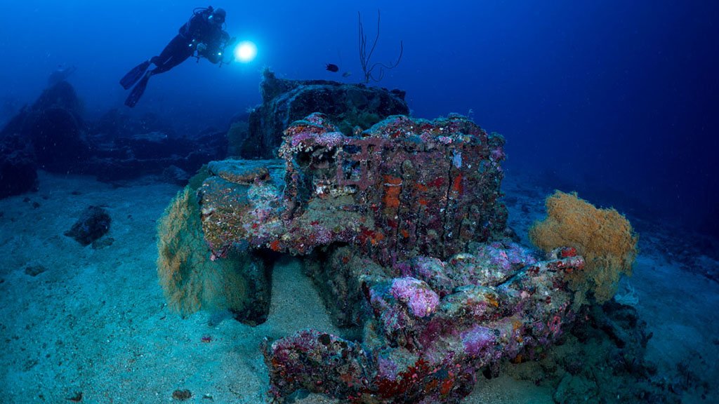 Solomon Islands Discovery Cruise truck wreck 07986