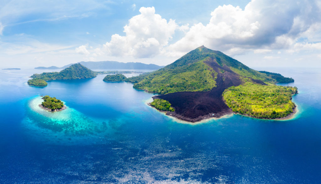 Save 10% off the brand new White Manta\'s Ambon-Banda-Ring of Fire trips departing between 15th September - 8th December 2019.
