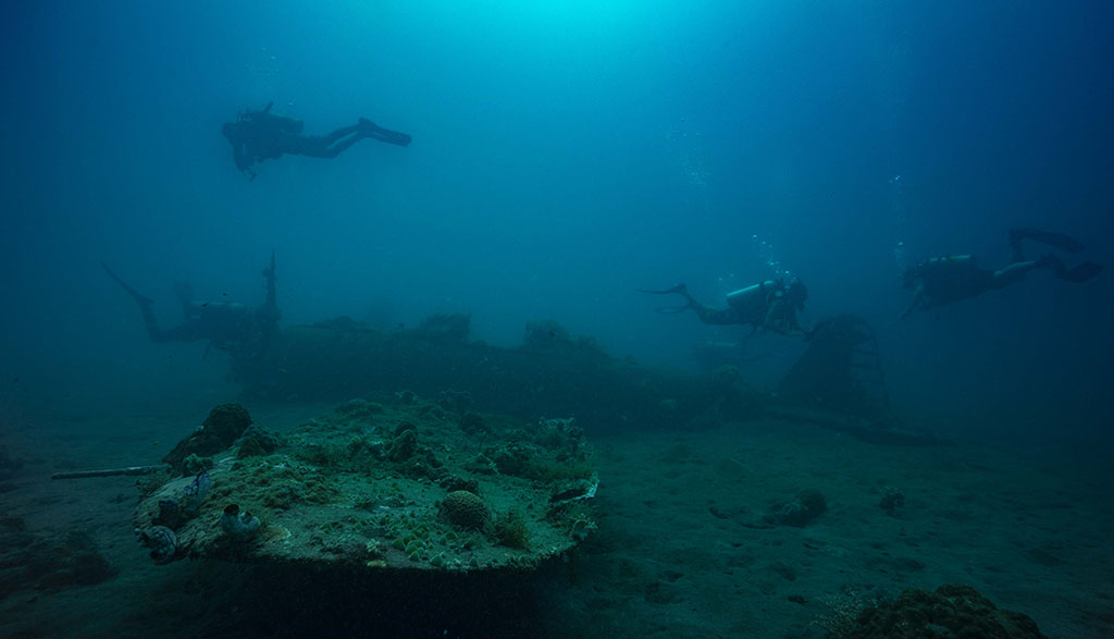 Diving walindi kimbe bay papua new guinea credit pete mcgee japanese zero and divers