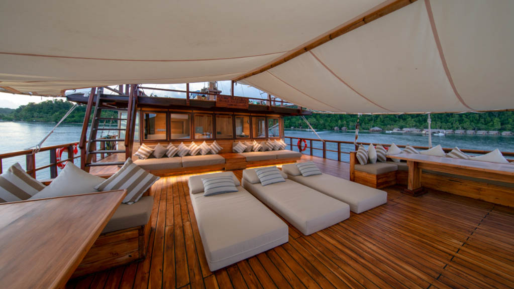 3 Coralia Liveaboard | Sustainable dive cruise in Raja Ampat - sundeck