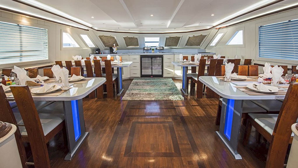 3 M/Y Contessa Mia Liveaboard | Red Sea dive cruises dining room