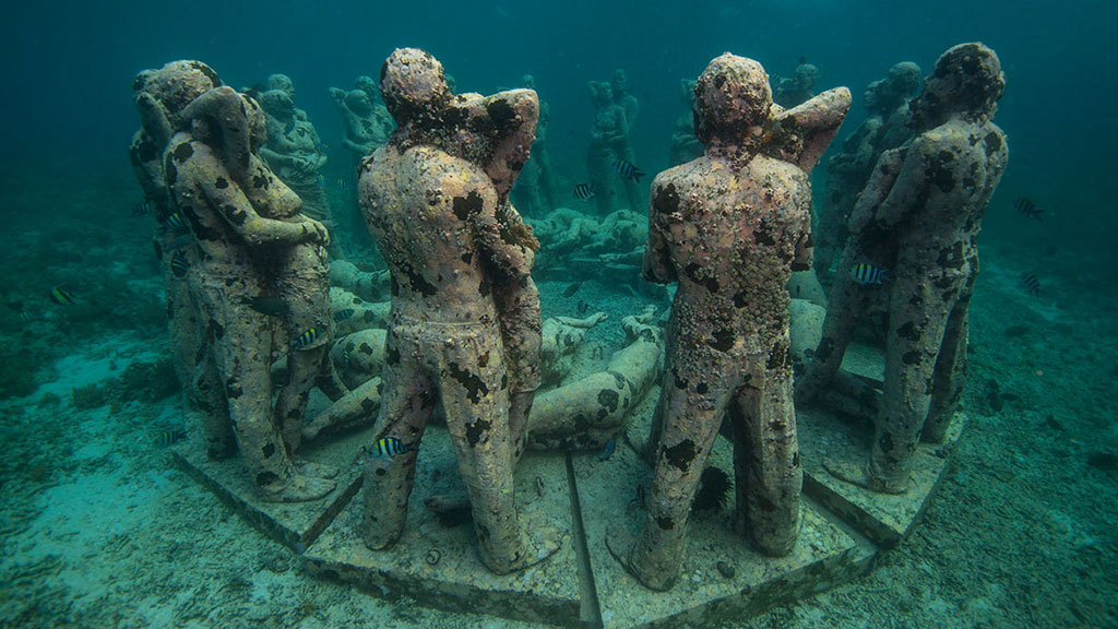Diving the Museum of Underwater Art (MOUA). A selection of local operators have licenses to take divers to visit Jason deCaires Taylor’s latest masterpiece.