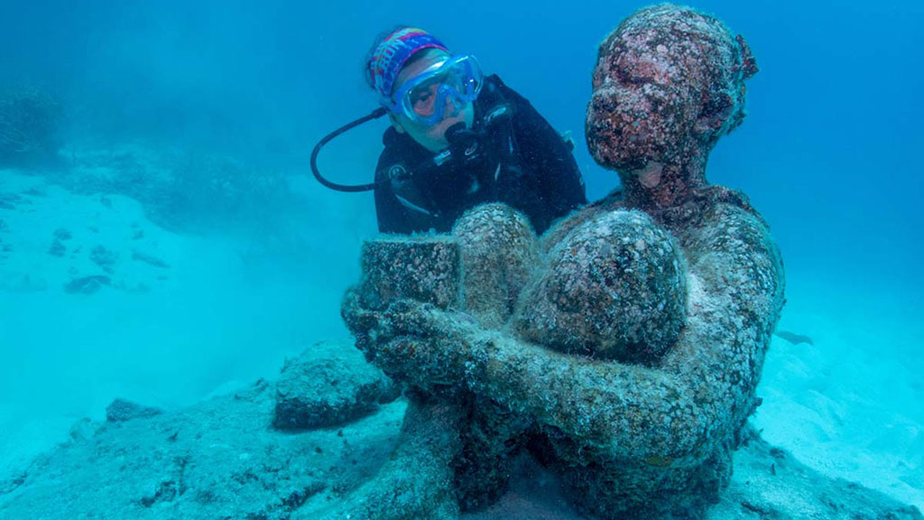 Diveplanit's Deborah Dickson-Smith becomes the first citizen scientist to participate in coral gardening diving the Museum of Underwater Art. 