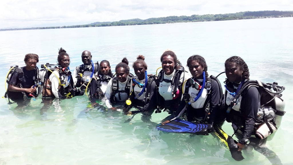 While the Solomon Islands’ borders have been closed, Dive Munda has been teaching local youth how to dive with a target to train 80 by the end of the year.